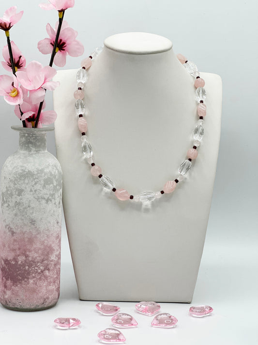 Rosenquarz mit Bergkristall und Granat