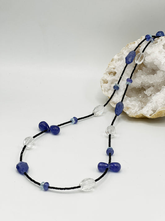 Lange Tansanit Halskette mit Bergkristall