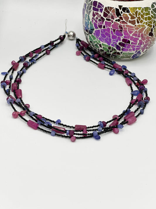 Mehrreihige Rubin & Tansanit Halskette