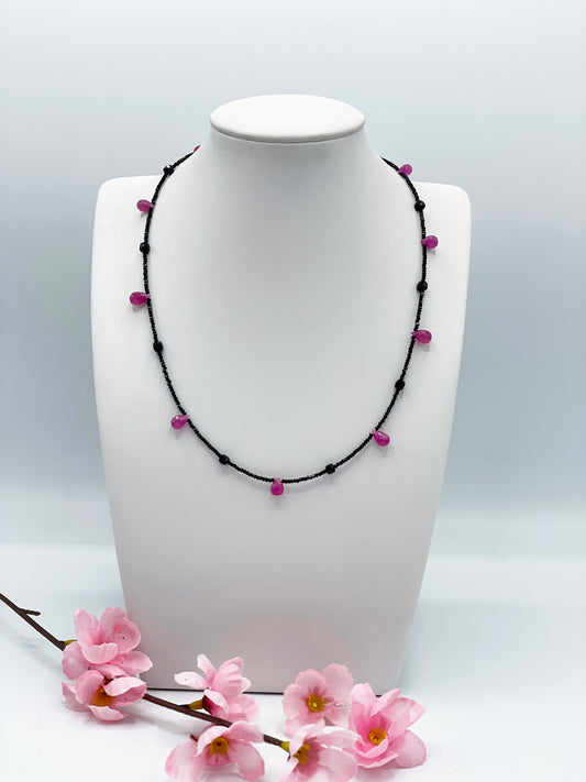 Spinell Halskette mit Saphir Tropfen