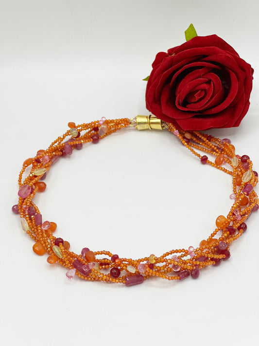 Mehrreihige Karneol Halskette mit Rubin & Saphir